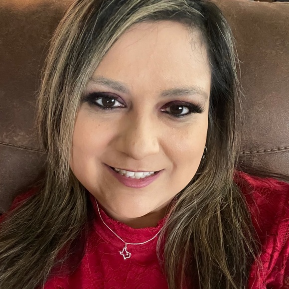 Meet your Posher, Danielle - Picture 1 of 1